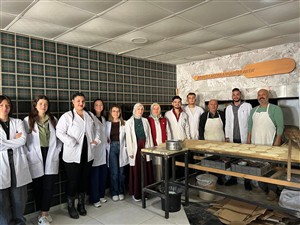 Fermente Gıdalar Teknolojisi Dersi Kapsamında Gelveri Ekmeği Yapımı